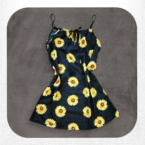 🆕️ Black/Yellow Sunflower Dress, Women's Small [NWT!]